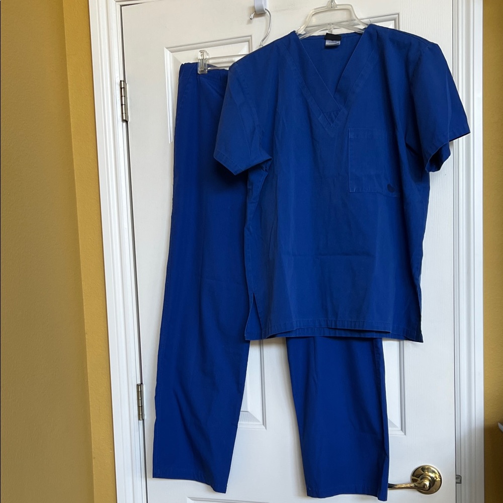 Salus scrub sets